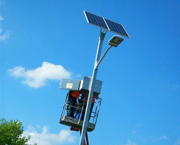 Soulardarity solar powered streetlight