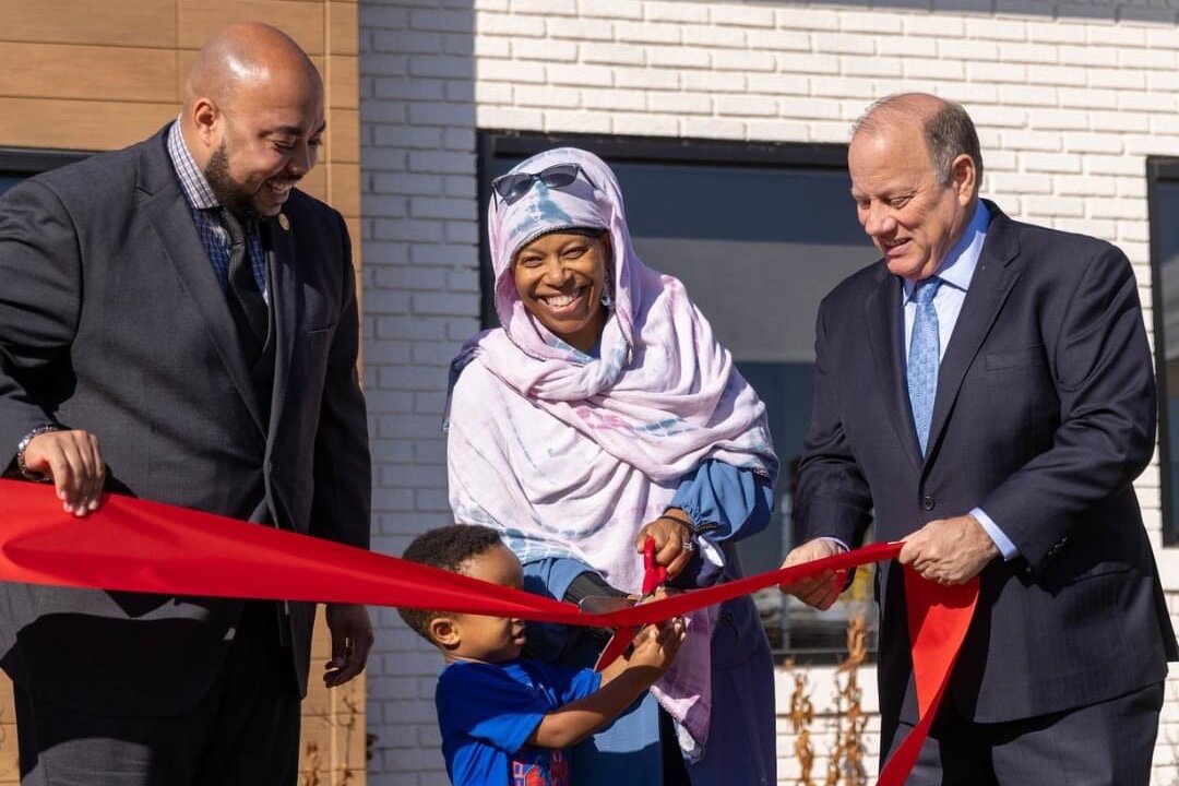 Umi's Comfort owner, Kecia Escoe and her grandson cut the ribbon on her new business with Mayor Mike Duggan and Councilman Fred Durhal. Escoe was able to open her business with the help of a $50,000 Motor City Match cash grant.