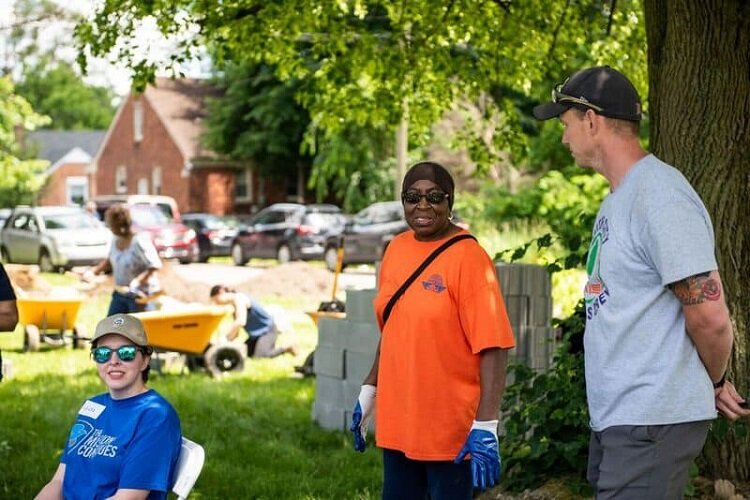 Volunteers help renovate Greenview-Wadsworth Park.