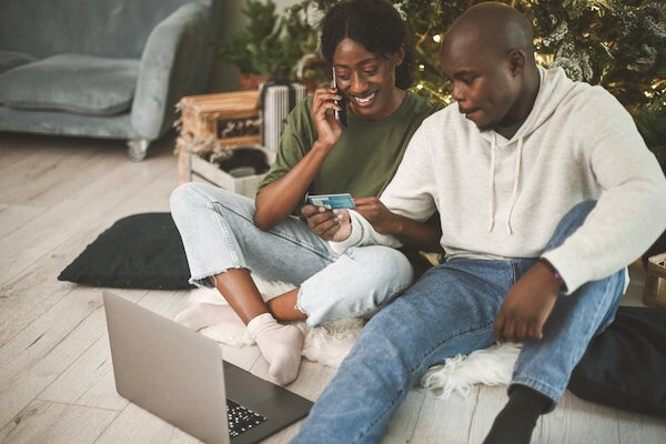 Holiday scam tips