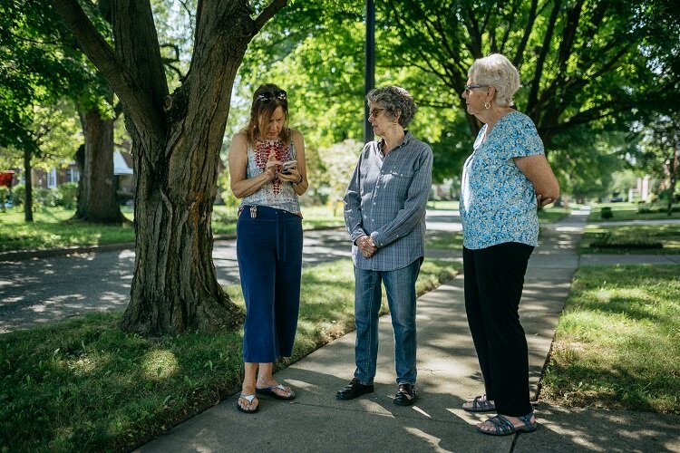 Jill Laufer, Pam Weinsteinm, and Nancy Bitzarakis of the Vacant Properties Task Force.