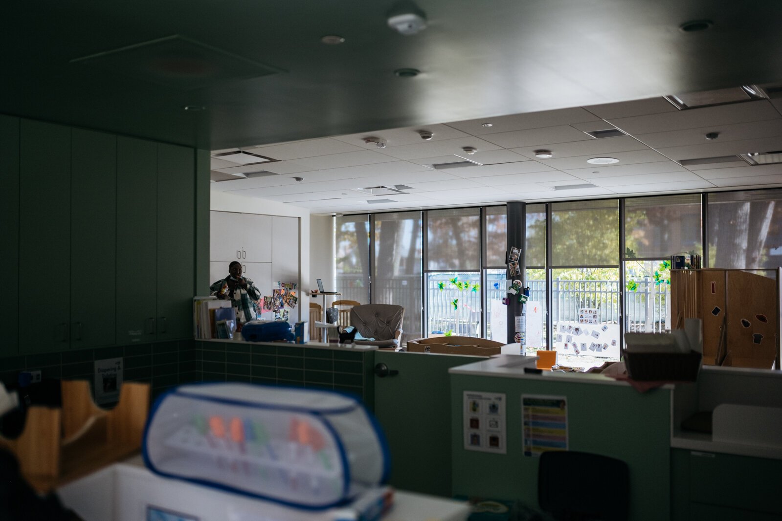 Classrooms are designed with a center pod to provide teachers with increased support and collaboration. They shared student lavatories, diapering, and handwashing stations.