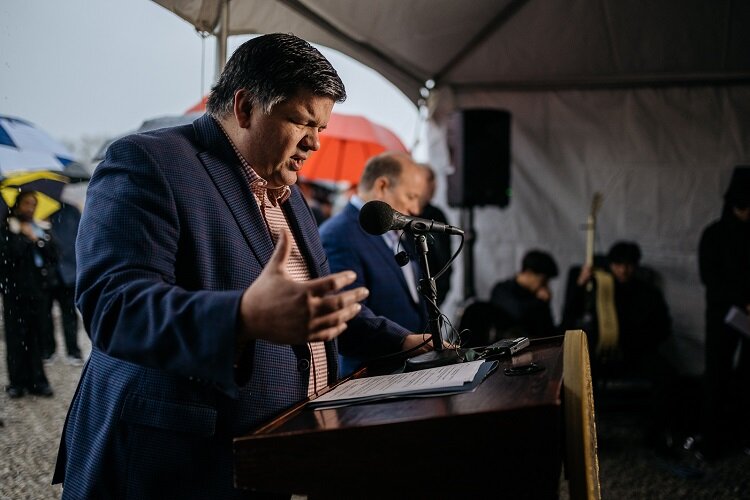 Pastor Kevin Casillas opens the La Joya Gardens groundbreaking with a prayer.