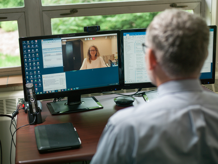 Bruce Retterath demonstrates use of a telepsychiatry system.