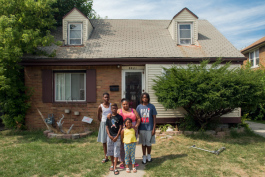 Shakiya Robertson with her kids, from left to right, Kye'Ren, Kyi'Lei, Davion, and Ky'Shaun in front of their home