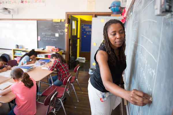 Lisa Lipscomb-Jones teaches her class Neinas Dual Language Academy