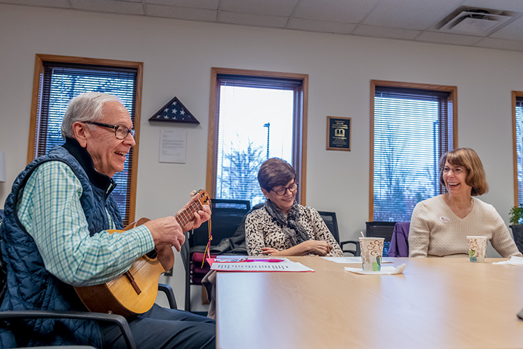 A social and educational group for Spanish-speaking clients at Turner Senior Resource Center.